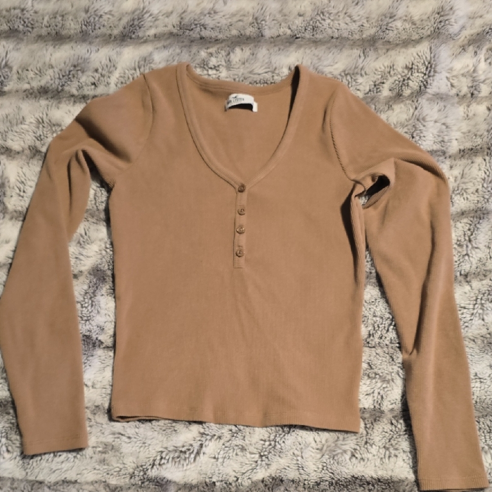 Hollister Ribbed Long-Sleeve Henley Top in Camel